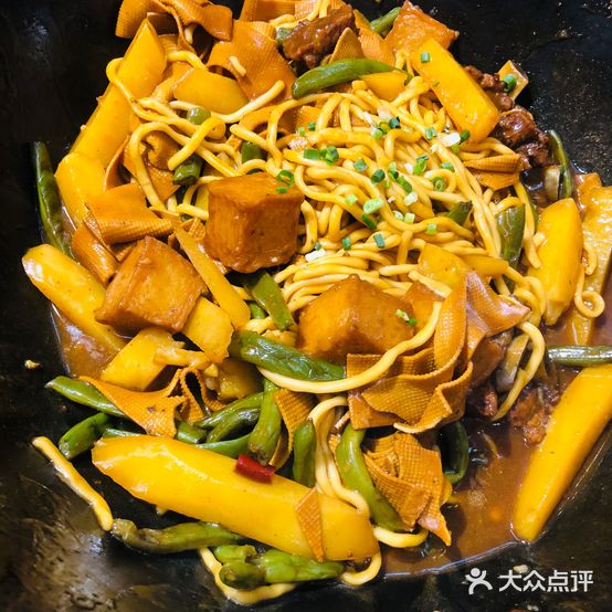 灶二妮铁锅焖饼