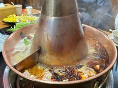 -果松木炭酸菜铜火锅·外婆参鸡汤