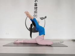 -小黑裙瑜伽·普拉提