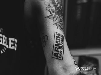 老板超级帅哦（）专业与审美都很棒 一直都很想去这家店