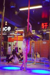 上海轩依钢管舞学校(钢管舞中心长寿路总校)-轩依钢管舞