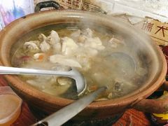炭炉果鸡煲-威邵鸡煲(西华路总店)