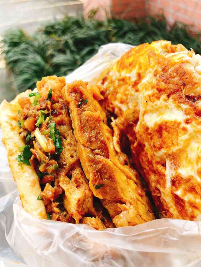 1916人赞肥溜s2017年10月18日打分学校附近的小吃店自然不会差  肉夹