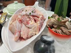 -洪氏嗨捞·广东猪肚鸡·椰子鸡火锅(西咸万象城店)
