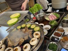 -围炉肉舍•炭烤活鳗•丹东海鲜烤肉(步行街店)