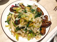 葱炒茧蛹-金太阳海鲜烧烤·本地人餐厅(星海公园店)