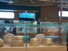 面包甜点陈列柜-易裕和·长沙米粉(竹塘西路店)