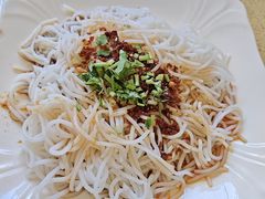 凉拌米线-东巴谷野生菌火锅餐厅