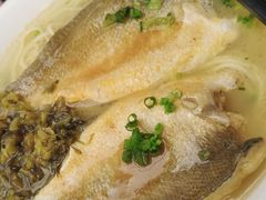 雪菜脱骨黄鱼面-洪大妈·黄鱼面(金山嘴渔村店)