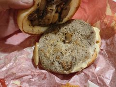 芝士蘑菇双牛堡-麦当劳(宝山大厦店)