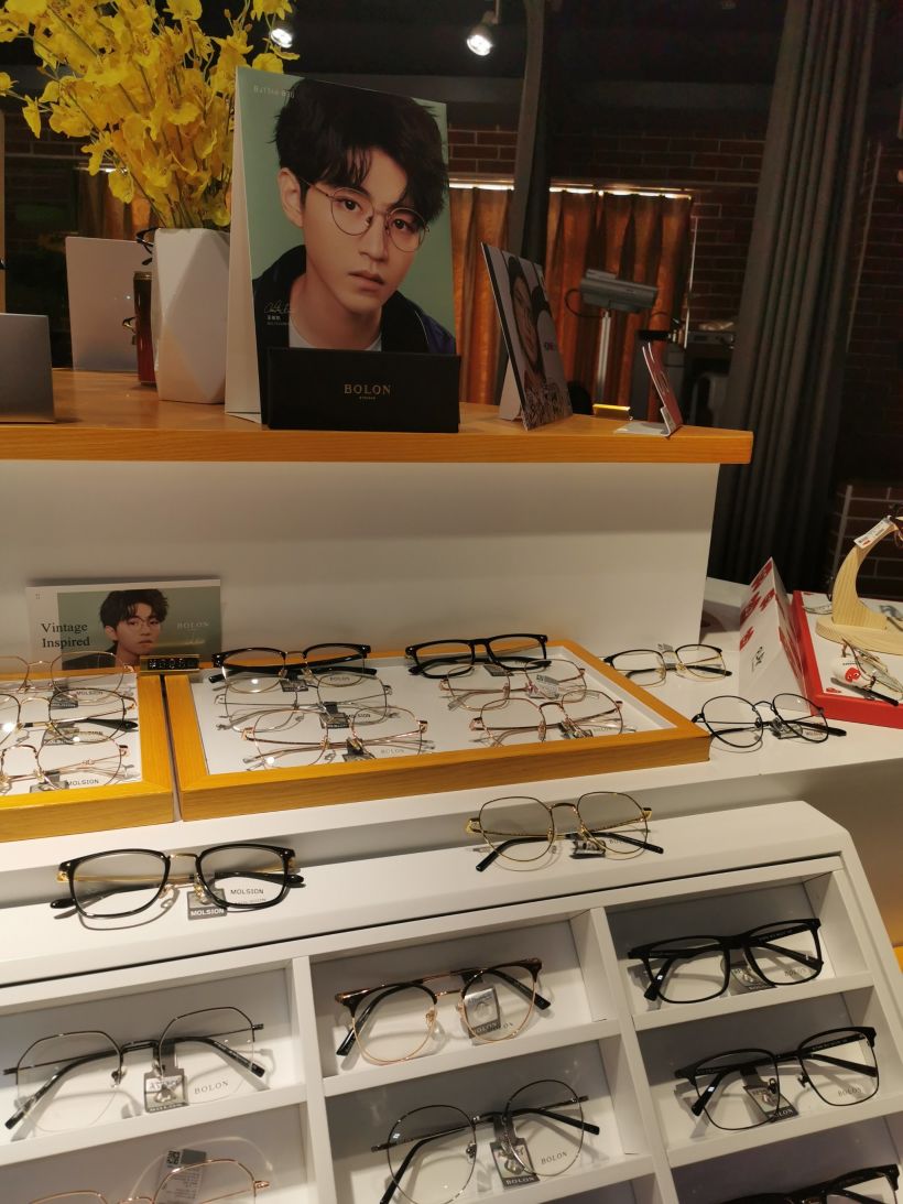 到一人多镜,来多配一副眼镜吧