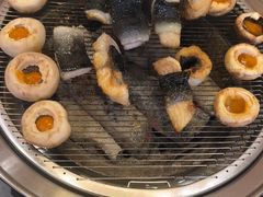 -围炉肉舍•炭烤活鳗•丹东海鲜烤肉(步行街店)