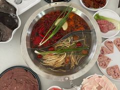 -茅草房·河畔园林火锅