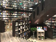 -钟书阁(群光广场店)