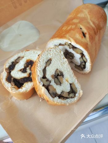 扎扎实实的大列巴，300g一条，坚果果脯不要太多