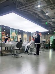 -变画·发型STUDIO