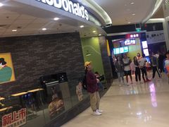 等位区-麦当劳(龙湖北京大兴天街店)