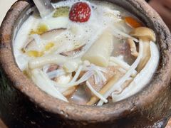 牛尾鲜菌汤-本味焖罐源(天泽街店)