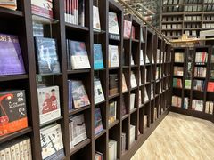 -钟书阁(群光广场店)
