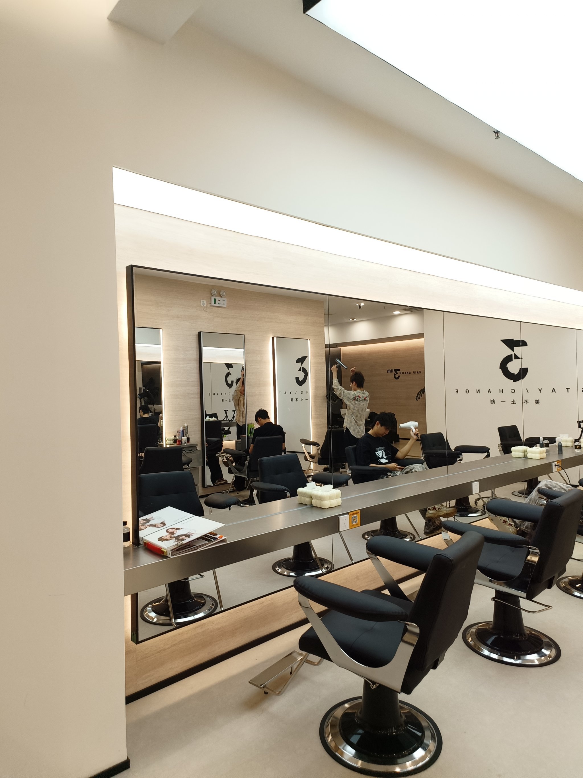 3am hair salon天佑城店丽柜头发