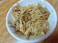 -松树干拌面店