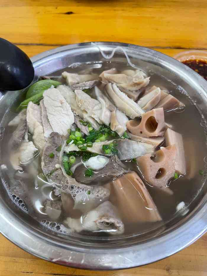 原味莲藕猪杂汤-"今日推荐之原味莲藕猪杂汤!这家的莲藕用.