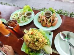 -Green Tree Rest. & Pub