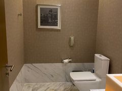 -上海滴水湖皇冠假日酒店