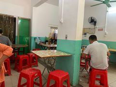 大堂-灵山卢梅燕粉店