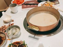 -洪氏嗨捞·广东猪肚鸡·椰子鸡火锅(西咸万象城店)