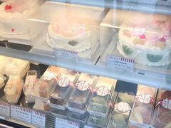 -红宝石·鲜奶小方·海派西点房(南丹店)