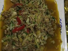 芹菜小米辣炒牛肉（小份）-龙姐私房菜(和顺古镇店)