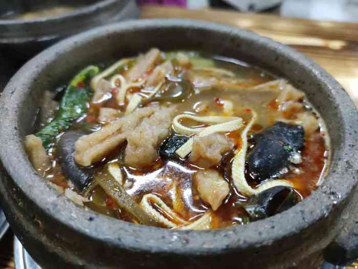 杞县老味砂锅-"买了双人套餐,两个锅77一份凉菜.两个女生.