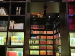 -钟书阁(松江泰晤士小镇店)