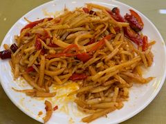 酸笋炒肥肠-红鼻子桂林米粉(金唐新光界店)