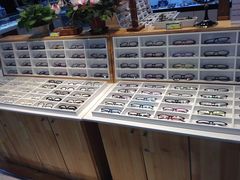 -MiRi眼镜连锁·蔡司·尼康控优点合作店(莘庄店)