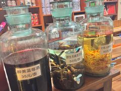 -果松木炭酸菜铜火锅·外婆参鸡汤