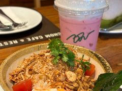 -Chom Cafe and Restaurant