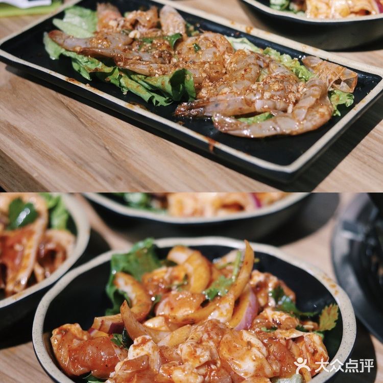 烤过之后还有肉汁,配上店里的蘸料,真的是一绝!