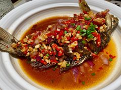 香酥大鲫鱼-费大厨辣椒炒肉(通州万达店)
