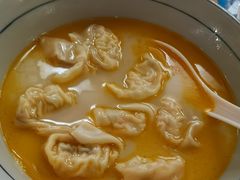 金汤黄鱼馄饨-蟹黄鱼·楼上面馆(外滩中央旗舰店)