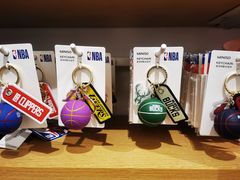 -名创优品(北京新中关购物中心地铁层店)