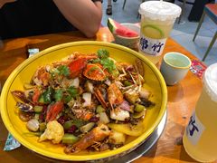 -休记光头香辣蟹干锅(绵竹店)
