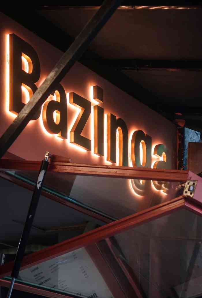 bazinga coffee-"路过看到这个小小的咖啡馆就不得不挺下一个.