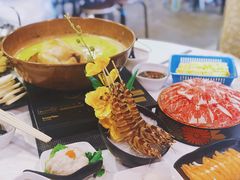 浓厚原只鸡煲花胶汤-鲜入围煮花胶鸡海鲜火锅