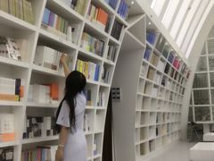 -钟书阁(松江泰晤士小镇店)