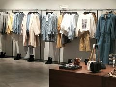 -URBAN REVIVO(高德置地广场·春广场店)