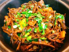 茶树菇烧肉-九华山友谊土菜馆 小资餐厅