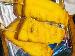 烤鸡蛋面包片-路边摊小炉子烧烤