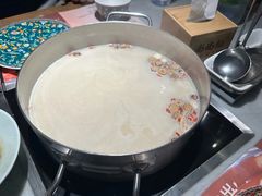 -尚尚仙·酸汤猪手·猪肚鸡火锅(华联万柳购物中心店)